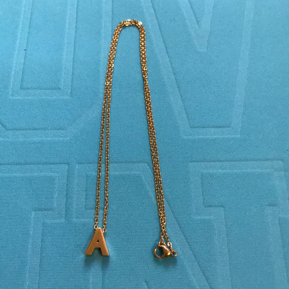 🎀stainless steel necklace w/ “A” pendant